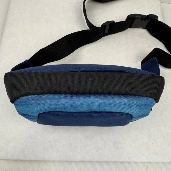 Quiksilver Navy Blue Fanny Pack Belt Bag Adjustable Strap Water-Resistant Zipper - Picture 11 of 16